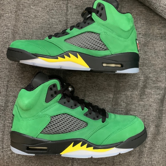 Jordan retro 5 Oregon size 9.5